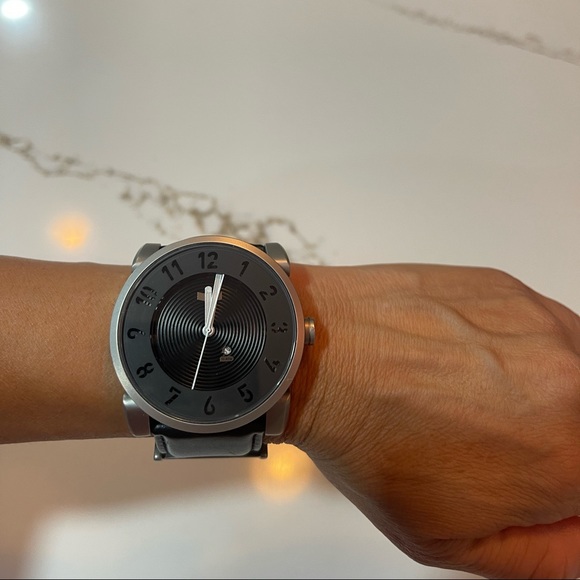 Men’s record player watch. - Picture 9 of 13